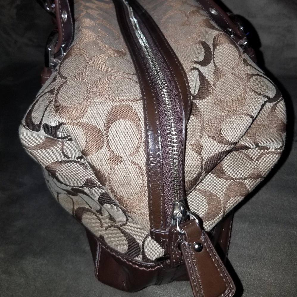 Coach Soho signature/Tote Bag - Picture 2 of 5
